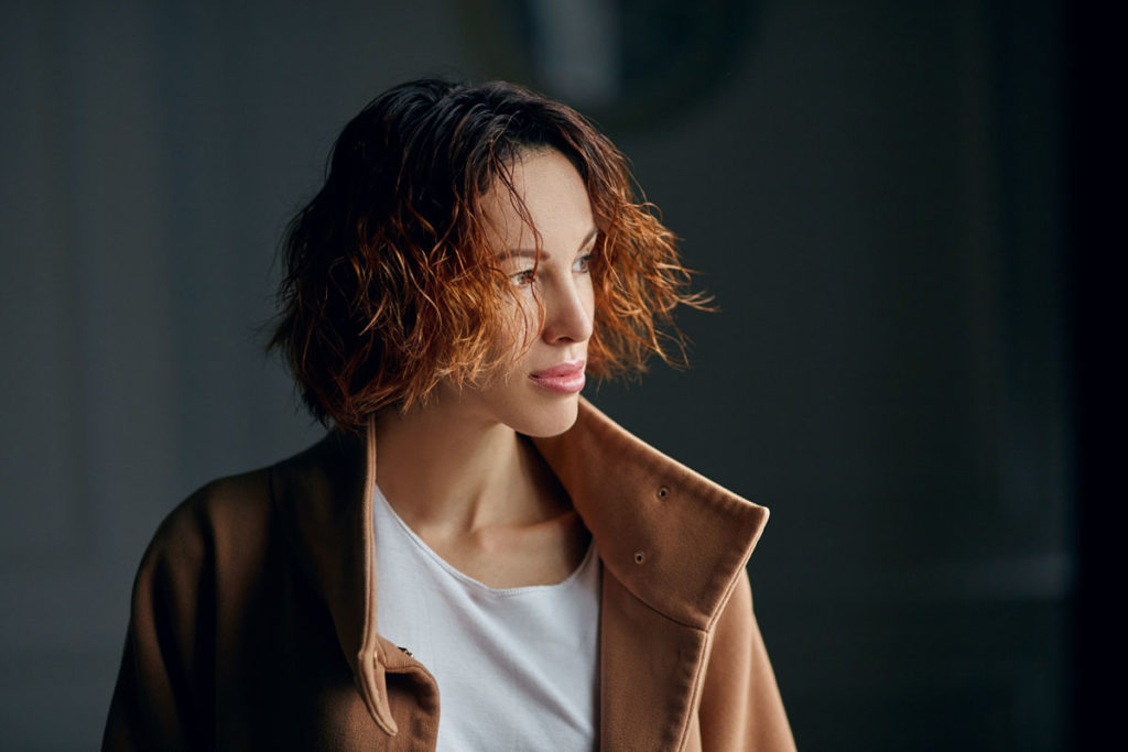 Красивая рыжая девушка Викки Днепр, фотостудия Atelier